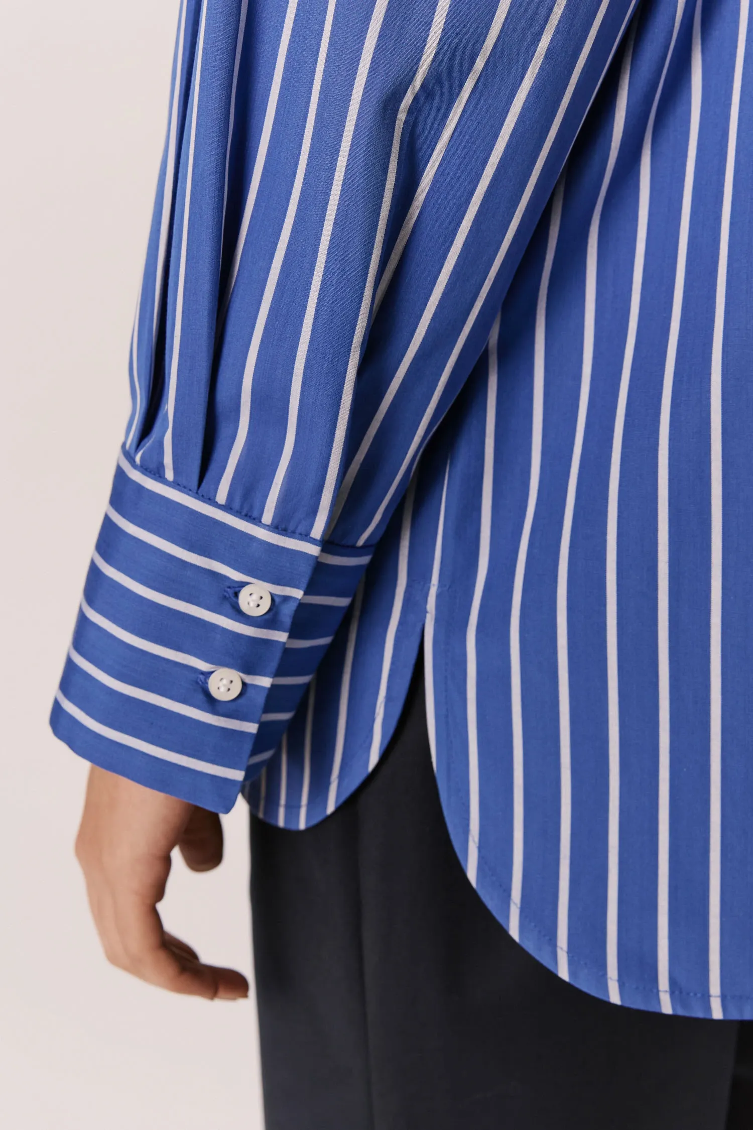 007494_CAMISA_CLASSICA_GRAVATA_LISTRAAZUL_ANDREAMARQUES -6-